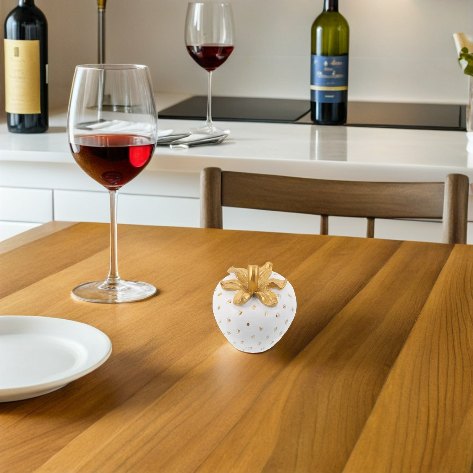 Vibrant Realistic Strawberry P - Commercial Kitchen Interior recension och pris